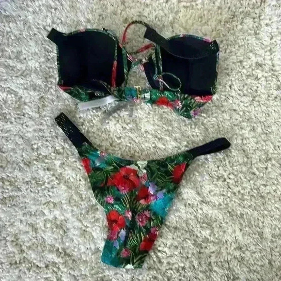 VS Victoria’s Secret Bombshell Swimsuit Bikini top xs bottoms m - Picture 9 of 10
